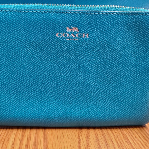 Coach Set - Picture 3 of 4